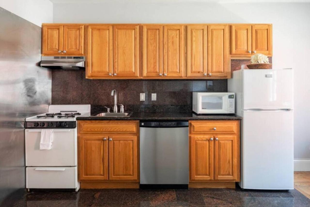 Charming Theater District 1br *